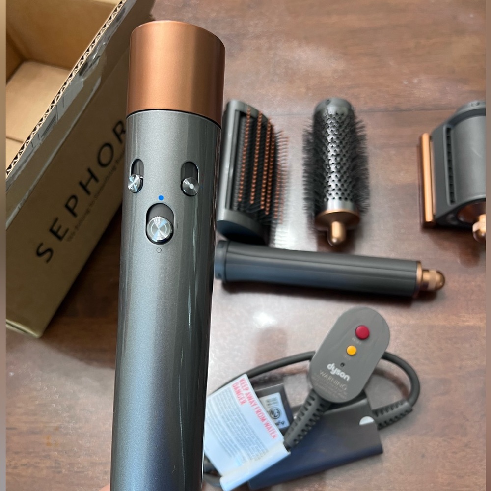 Dyson airwrap (NEW) latest version